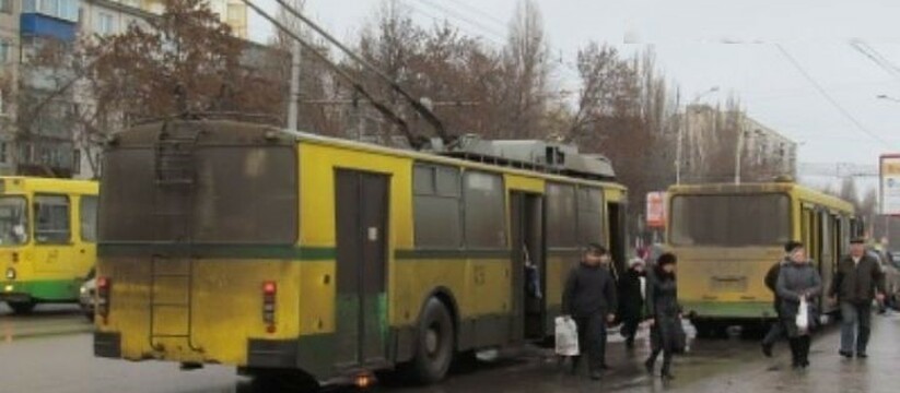 В Ульяновске три подростка разбили стекло в тро...