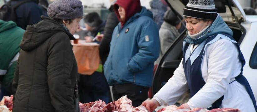 Большие очереди: В Ульяновске горожане скупают мясо, яйца и сахар 