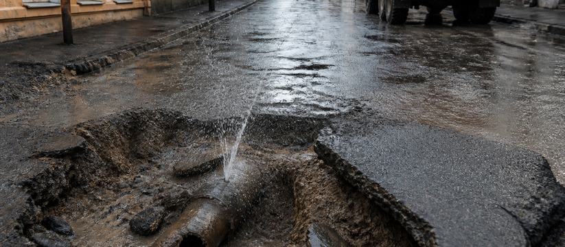 Порыв водовода во Владивостоке оставил без воды 22 тысячи человек Более 22 тысяч жителей Владивостока остались бе...