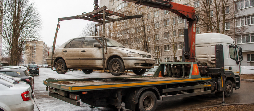 В Ульяновске возобновили эвакуацию брошенных машин В Ульяновске возобновили эвакуацию брошенных ав...