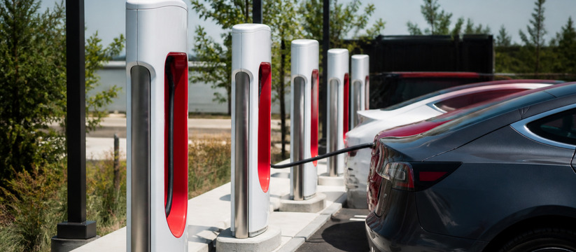 Tesla представила сборные зарядные станции Accordion: монтаж дешевле на 20% Tesla запустила в Германии первую зарядную стан...