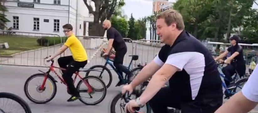 Мэр областного центра Александр Болдакин в своем телеграм-канале рассказал о велозабеге, который проходил в Ульяновске накануне, 28 мая 2023 года.