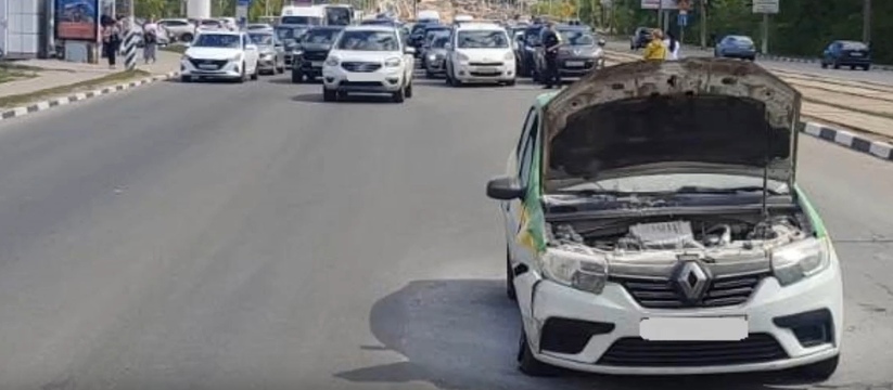 Пострадали дети: в Ульяновске в результате аварии перевернулся автомобиль