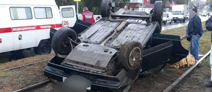 В Ульяновске на путях после столкновения с ВАЗо...