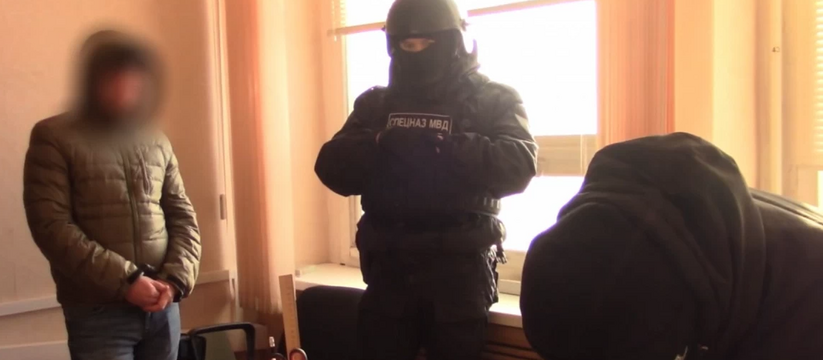 Предлагали ремонт окон: в Ульяновске спецназ задержал банду аферистов