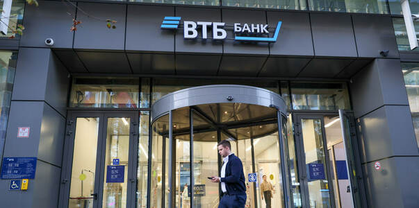 Опрос ВТБ: почти половина россиян взяли на себя...