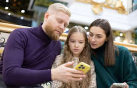 Голосу больше нельзя верить: эксперт о новых ри...