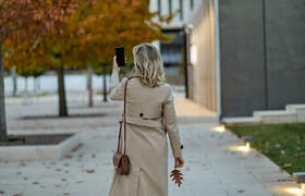 Россияне оценили смартфоны цвета тыквы