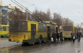 В Ульяновске трое подростков разбили стекло в т...