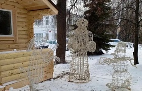 В Ульяновске около терема Деда Мороза установил...