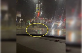 Женщина на автомобиле сбила детей на электросам...