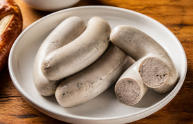 Баварские колбаски с сюрпризом: новый рецепт с ...