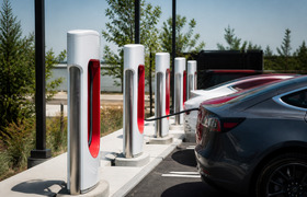Tesla представила сборные зарядные станции Acco...