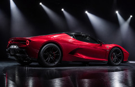 Tesla снова просит 50 000 долларов за Roadster,...